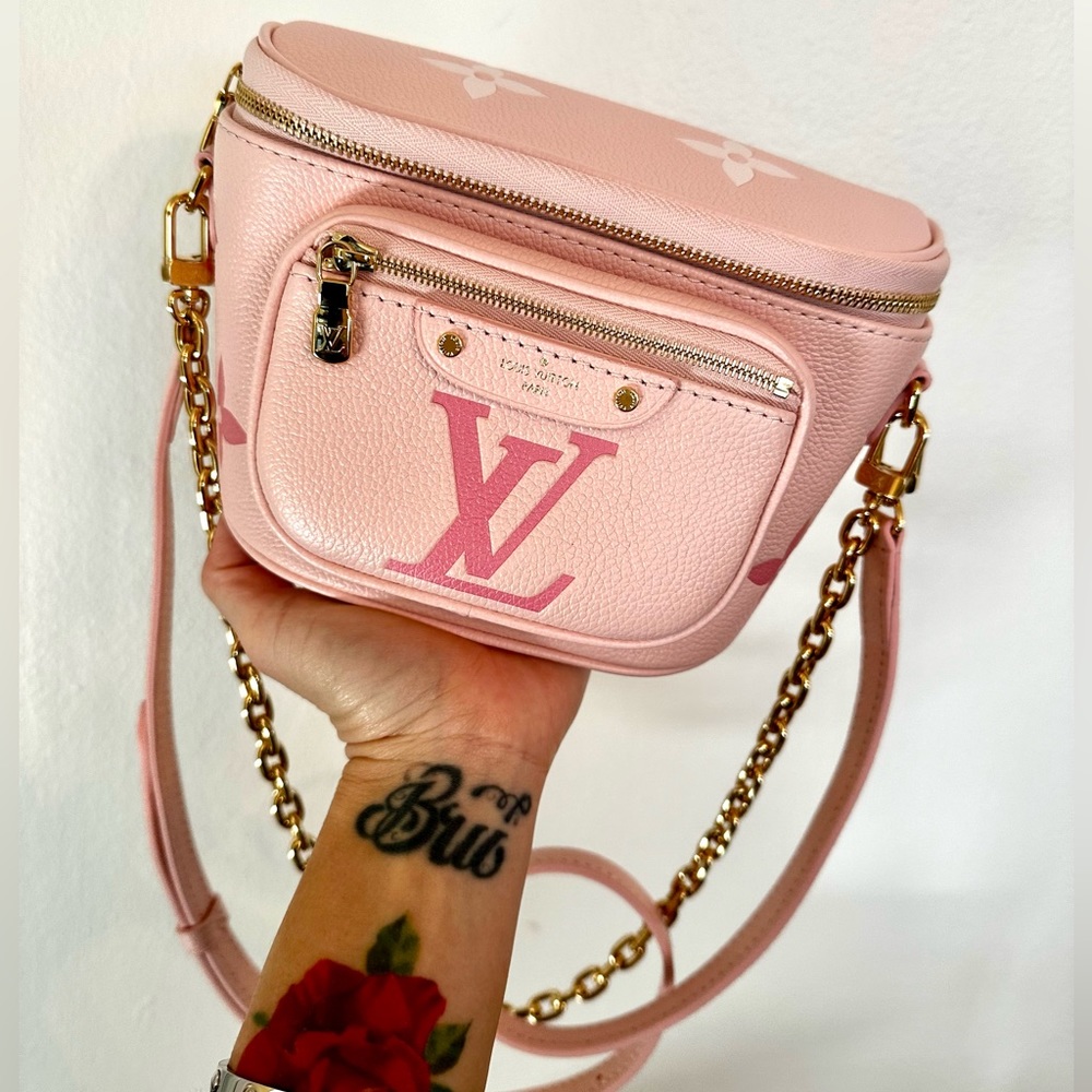 ❌SOLD❌💖BRAND NEW Louis Vuitton Mini Bumbag Gradient Pink Monogram💖 - Picture 4 of 11